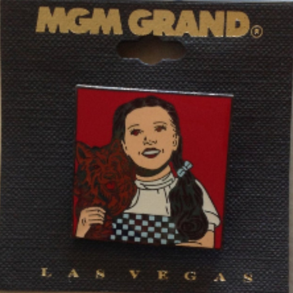 Wizard of Oz Dorothy metal pin brooch - Picture 1 of 1